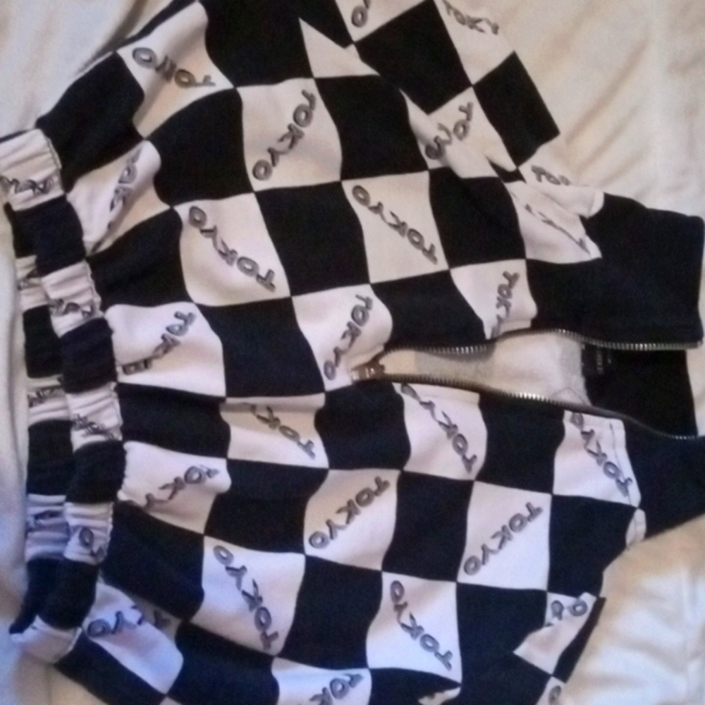 Long sleeve crop top